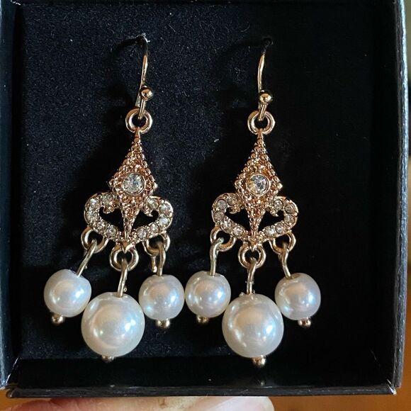 Beautiful earrings faux pearl diamond gold dangle - Picture 4 of 5